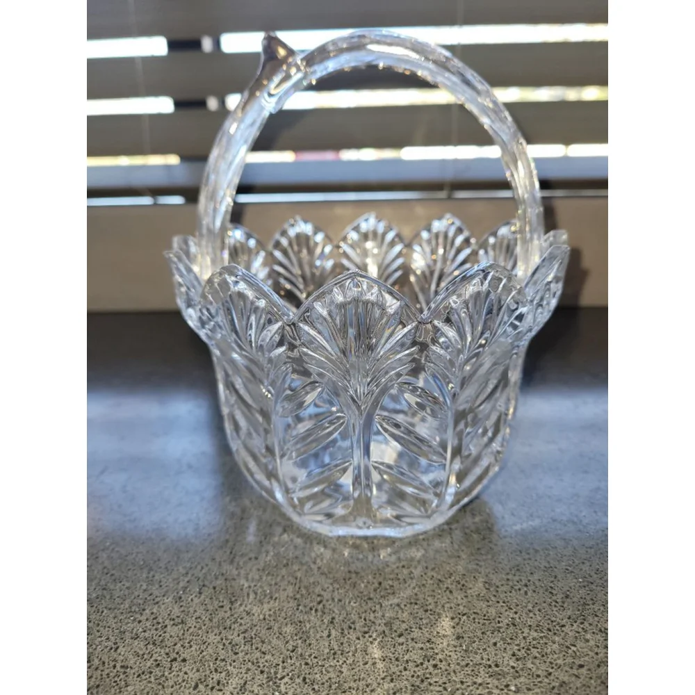 Fifth Avenue Crystal Portico Lead Crystal Basket Palm Leaf Handle Bowl